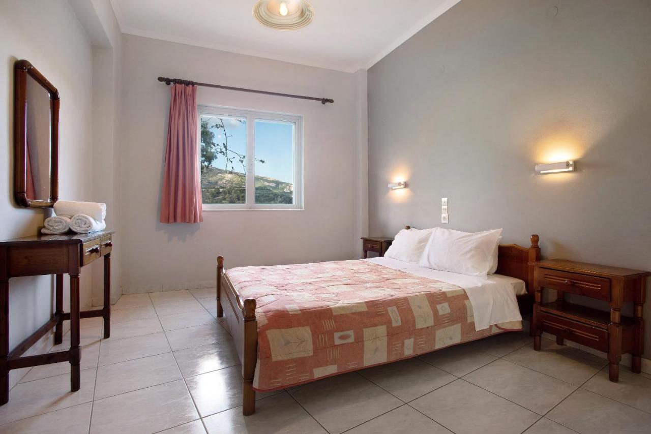 Dolphin Apartment 8 Keri Exterior photo
