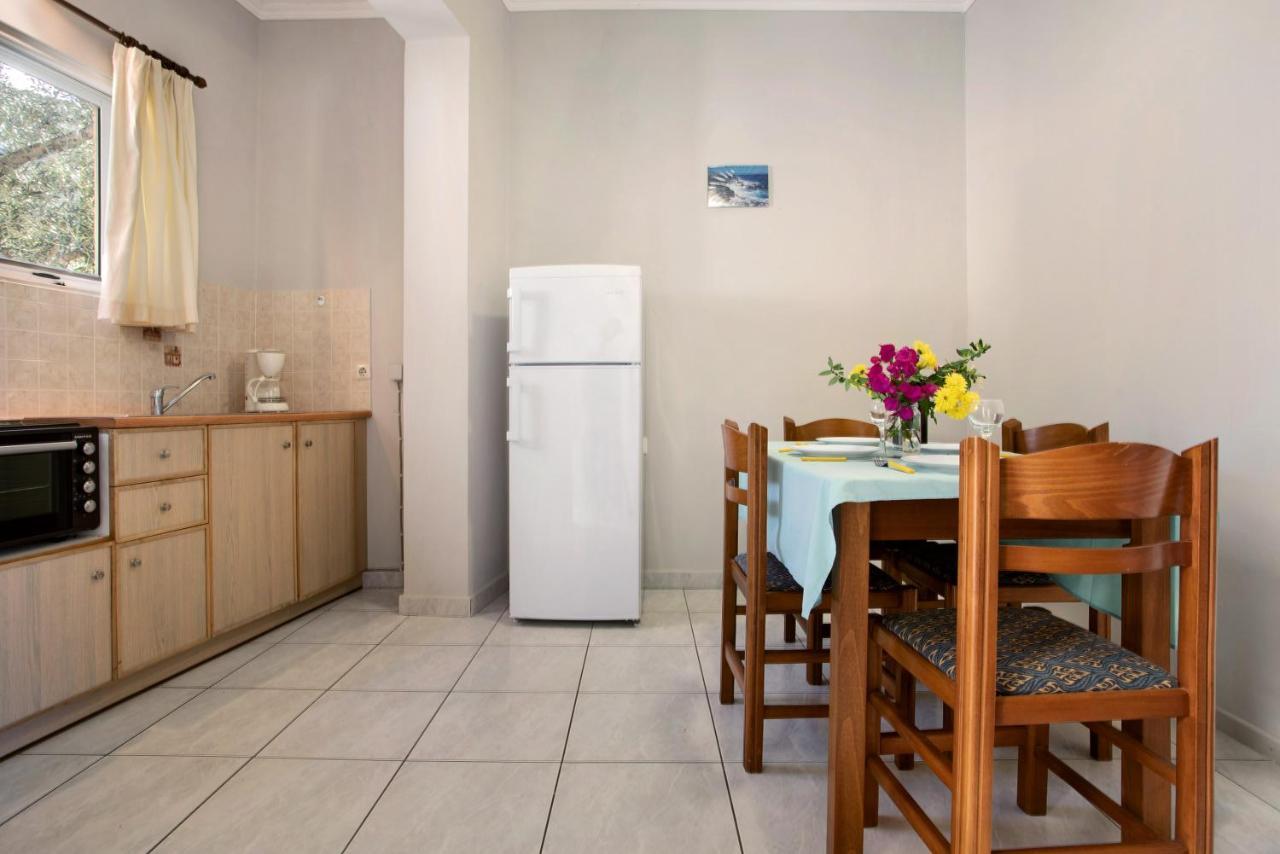 Dolphin Apartment 8 Keri Exterior photo