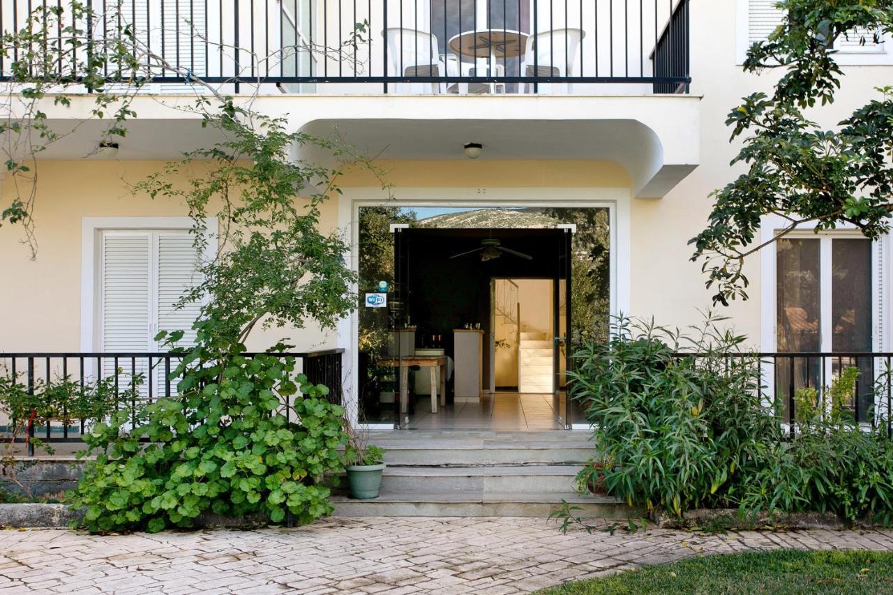 Dolphin Apartment 8 Keri Exterior photo